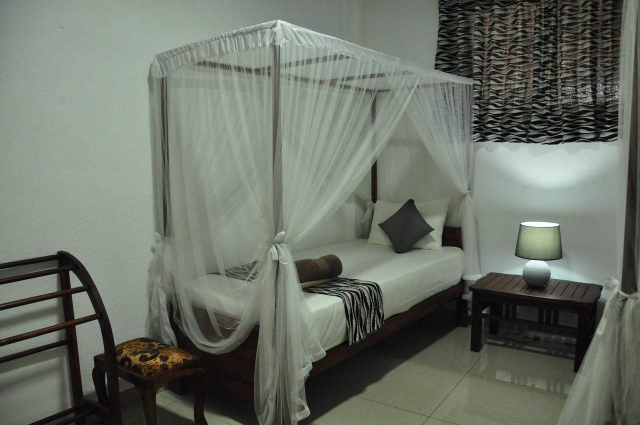 El Corazon De Hikkaduwa Bed & Breakfast Exterior photo